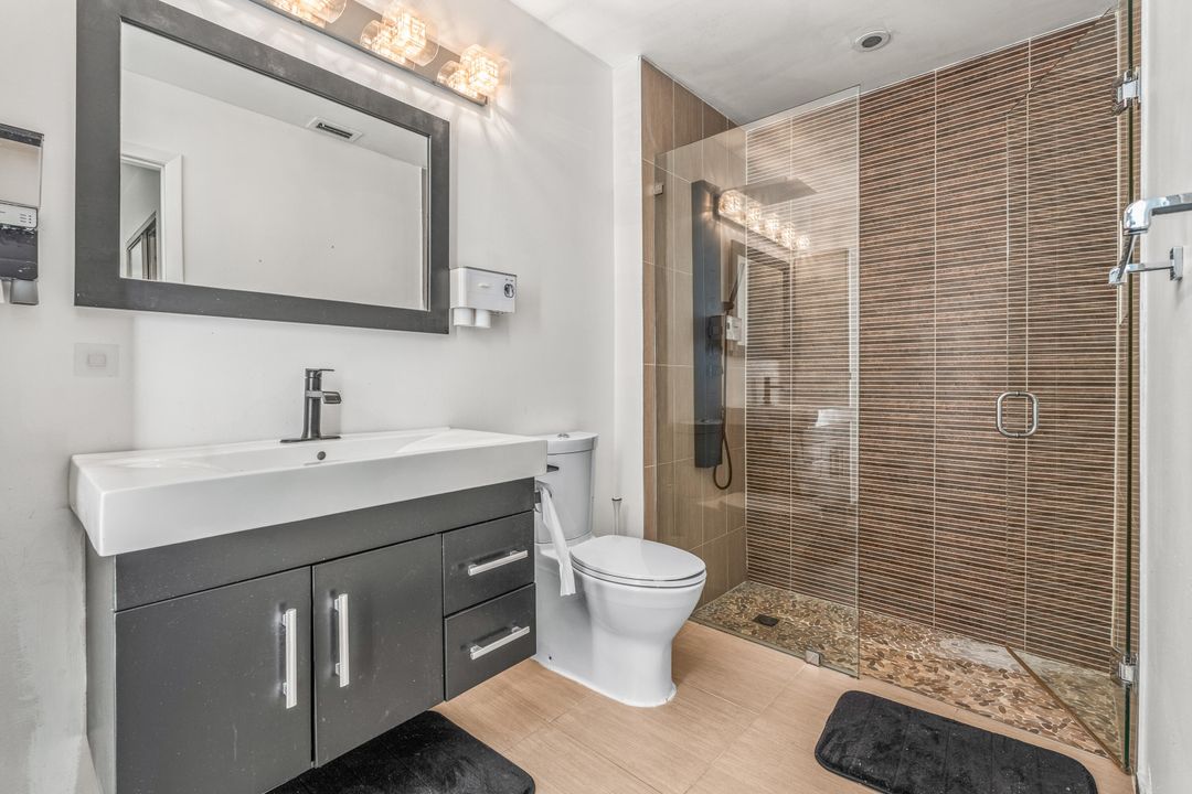 待售: $640,000 (4 贝兹, 2 浴室, 1801 平方英尺)