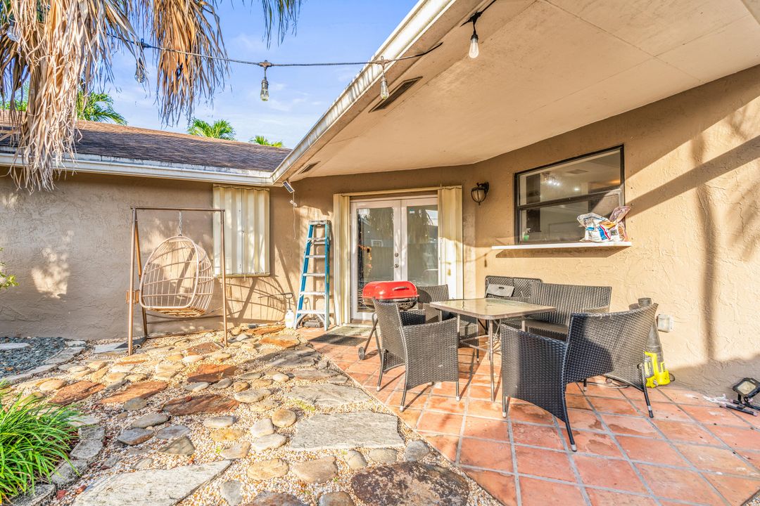 待售: $640,000 (4 贝兹, 2 浴室, 1801 平方英尺)