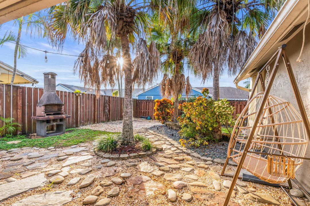 待售: $640,000 (4 贝兹, 2 浴室, 1801 平方英尺)