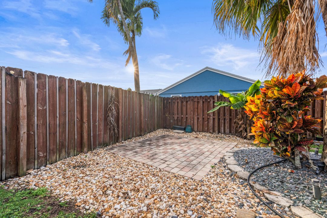 待售: $640,000 (4 贝兹, 2 浴室, 1801 平方英尺)