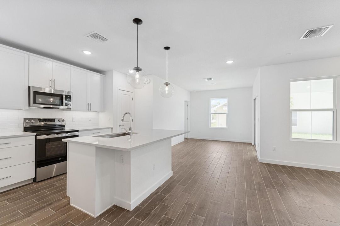 For Sale: $319,995 (3 beds, 2 baths, 1452 Square Feet)