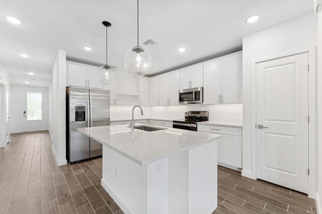 For Sale: $319,995 (3 beds, 2 baths, 1452 Square Feet)