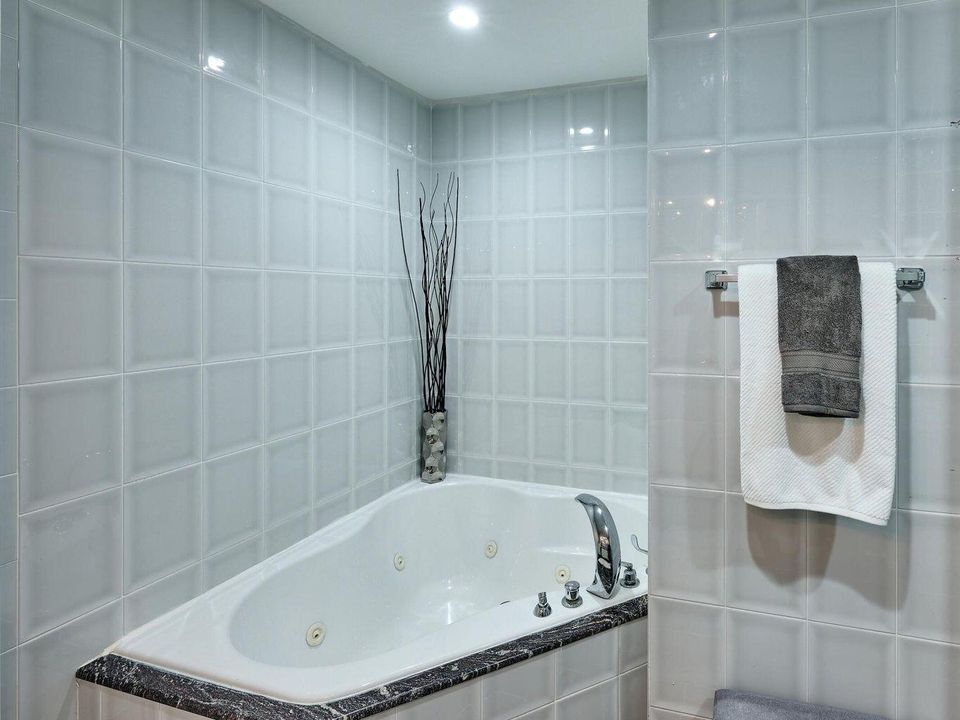 На продажу: $425,000 (2 спален, 2 ванн, 1380 Квадратных фут)