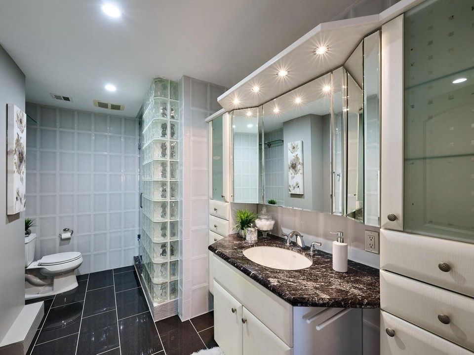 На продажу: $425,000 (2 спален, 2 ванн, 1380 Квадратных фут)