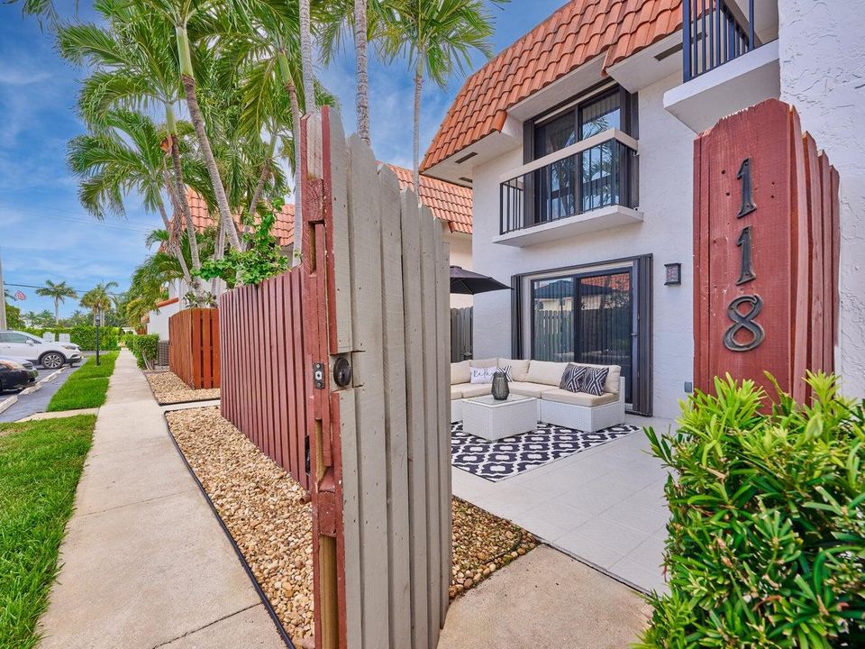 На продажу: $425,000 (2 спален, 2 ванн, 1380 Квадратных фут)