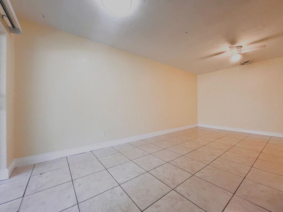 En Renta: $2,300 (3 camas, 2 baños, 1000 Pies cuadrados)