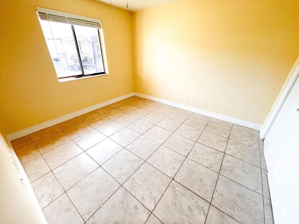 En Renta: $2,300 (3 camas, 2 baños, 1000 Pies cuadrados)