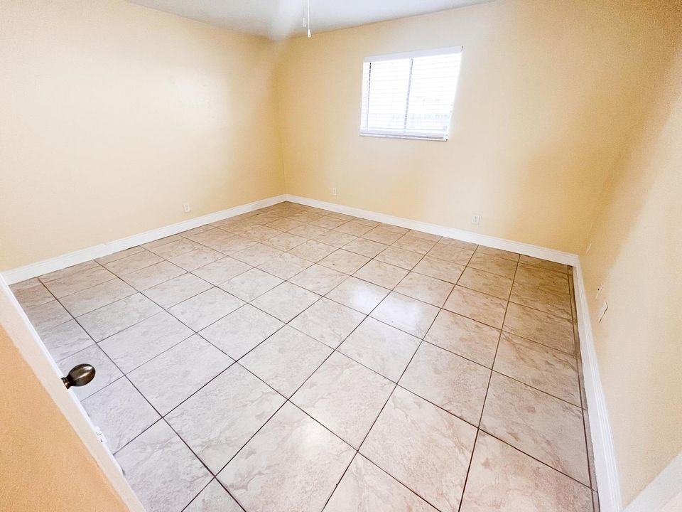 En Renta: $2,300 (3 camas, 2 baños, 1000 Pies cuadrados)