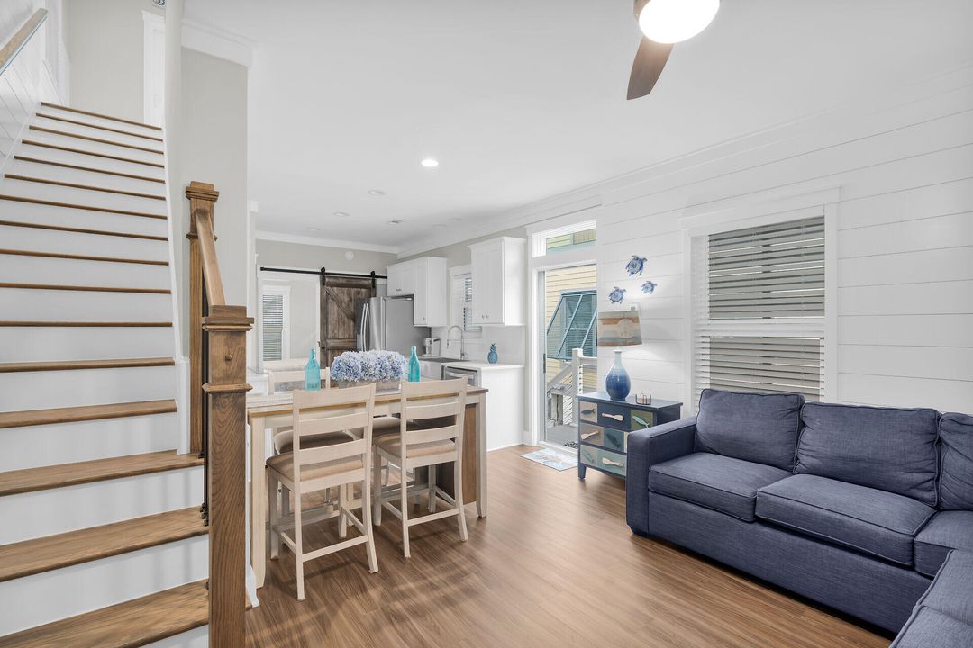 На продажу: $440,000 (2 спален, 2 ванн, 960 Квадратных фут)