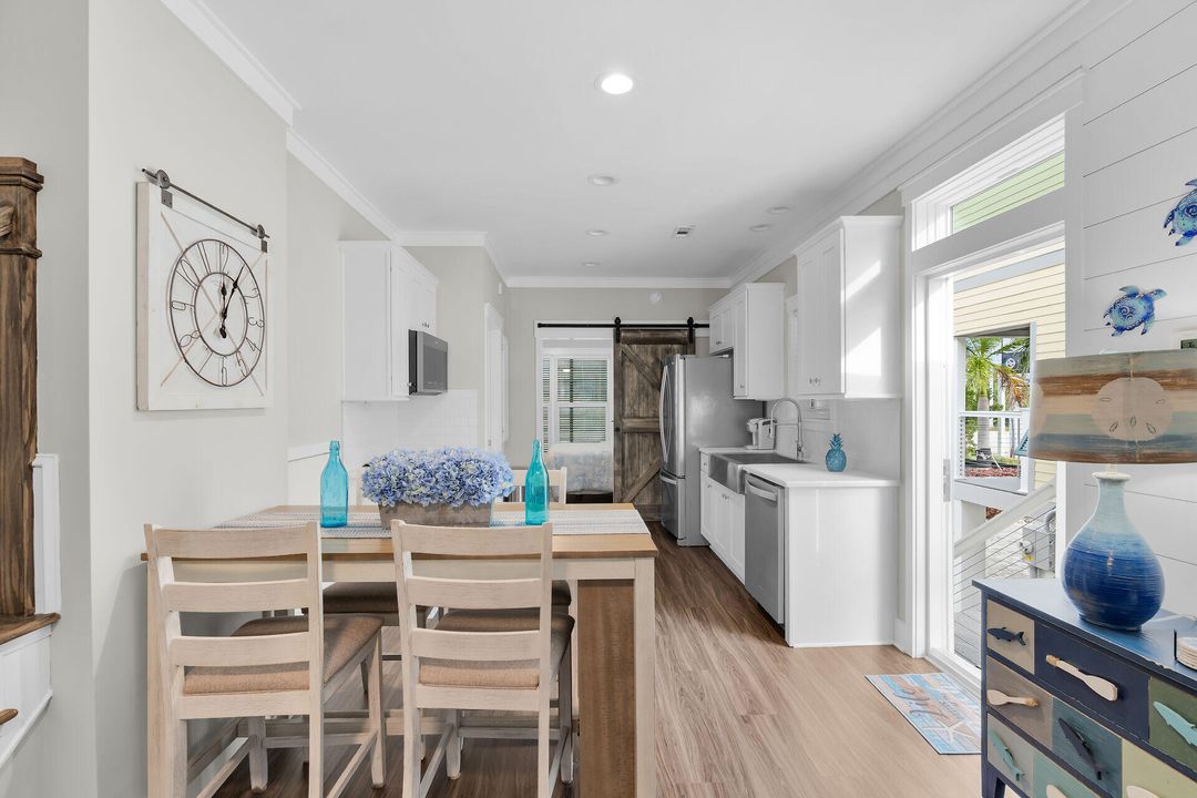 На продажу: $440,000 (2 спален, 2 ванн, 960 Квадратных фут)