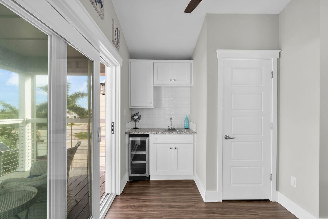 На продажу: $440,000 (2 спален, 2 ванн, 960 Квадратных фут)