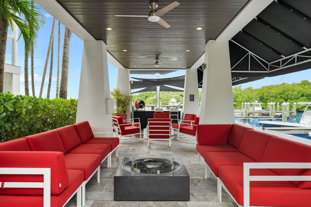 На продажу: $440,000 (2 спален, 2 ванн, 960 Квадратных фут)