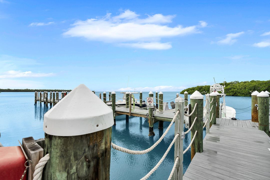 На продажу: $440,000 (2 спален, 2 ванн, 960 Квадратных фут)