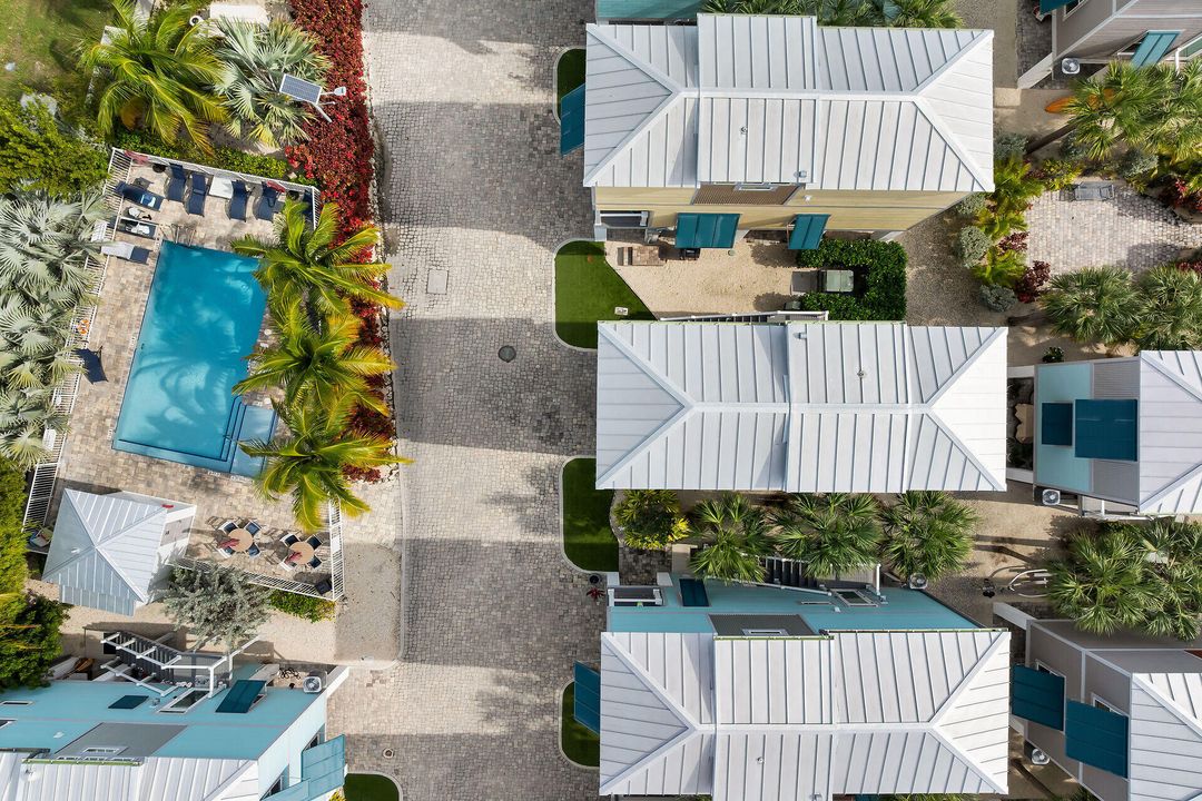 На продажу: $440,000 (2 спален, 2 ванн, 960 Квадратных фут)