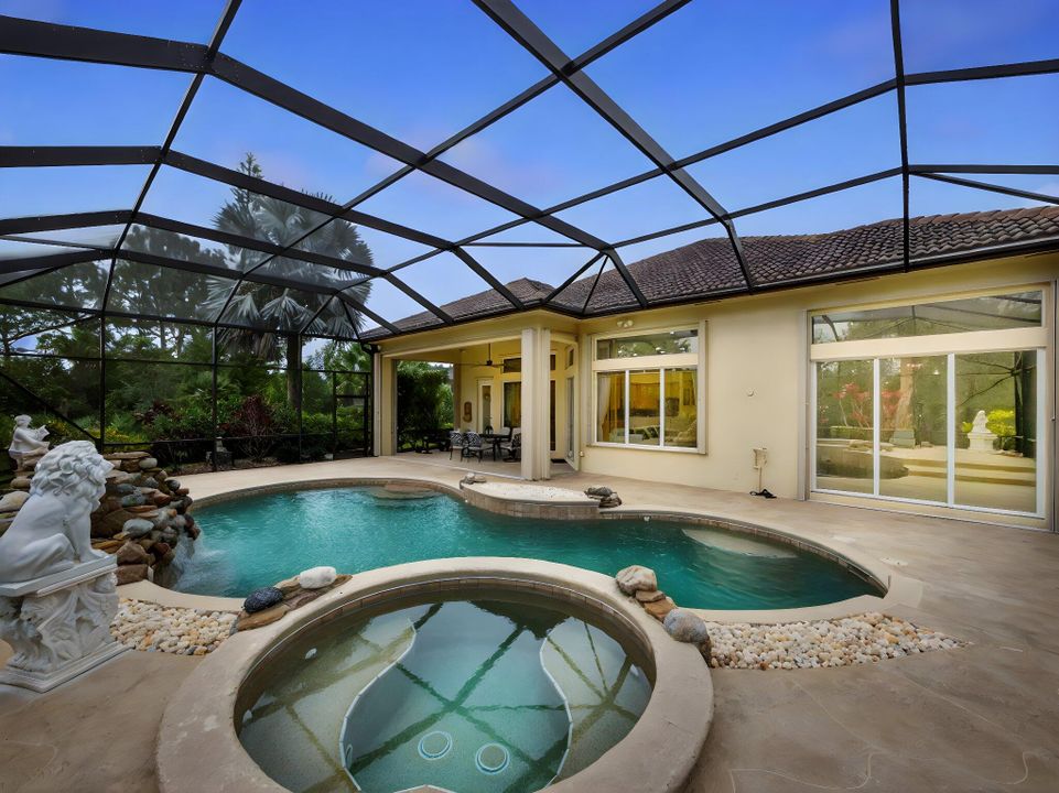 En Venta: $715,000 (3 camas, 3 baños, 2708 Pies cuadrados)