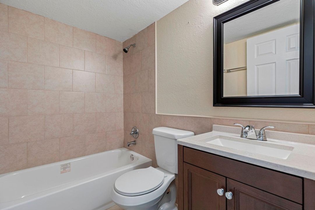 В аренду: $1,795 (2 спален, 1 ванн, 792 Квадратных фут)