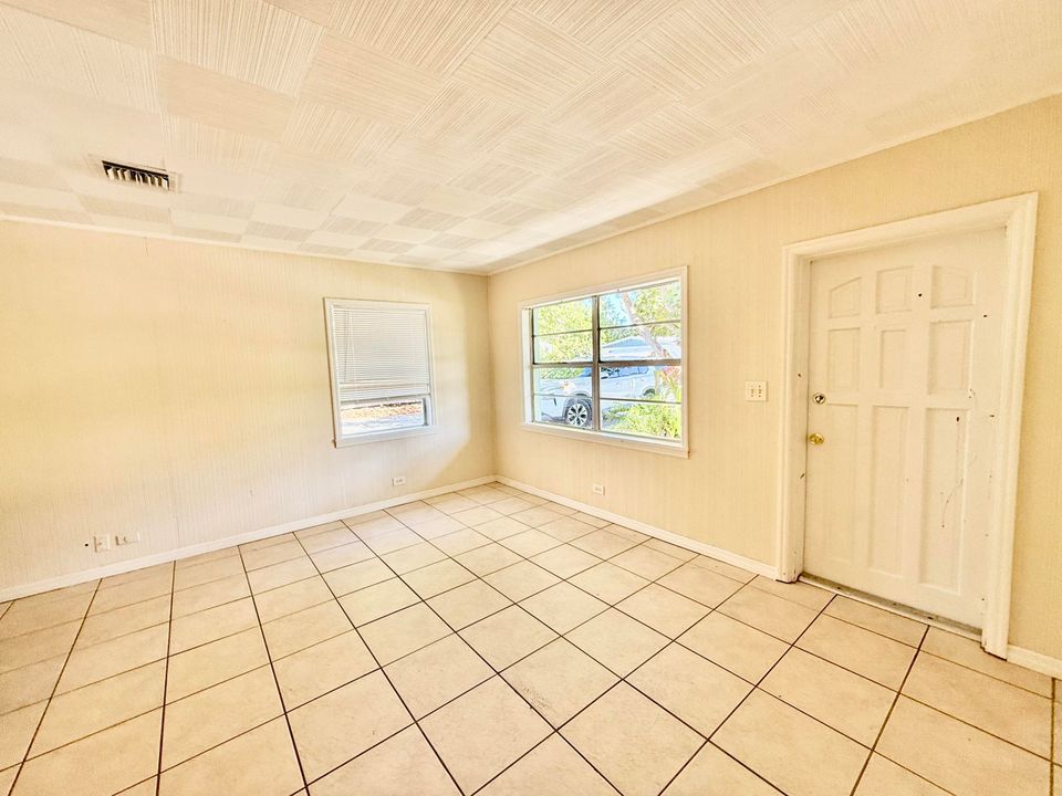 For Rent: $2,400 (3 beds, 2 baths, 1340 Square Feet)