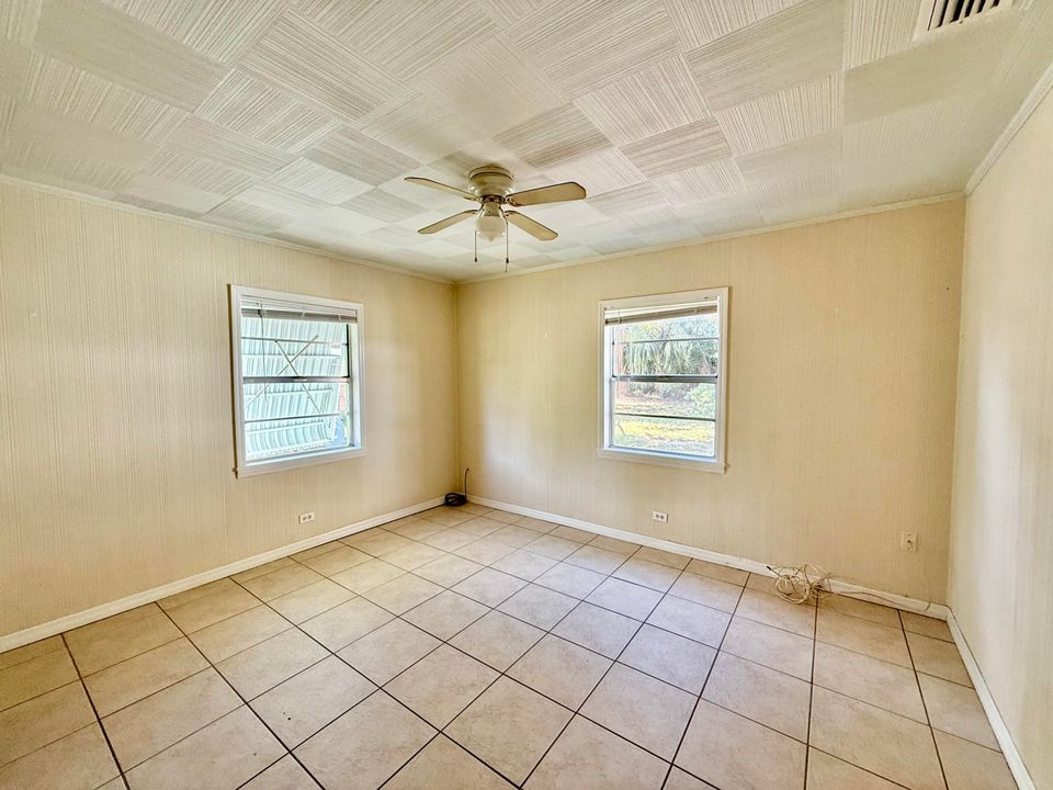 For Rent: $2,400 (3 beds, 2 baths, 1340 Square Feet)