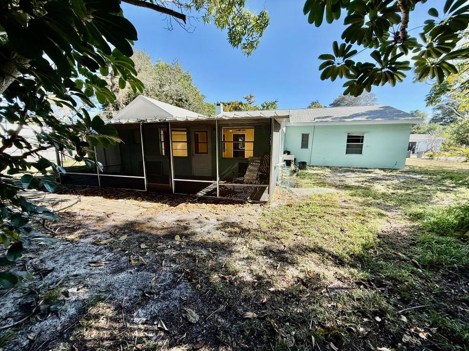 For Rent: $2,400 (3 beds, 2 baths, 1340 Square Feet)