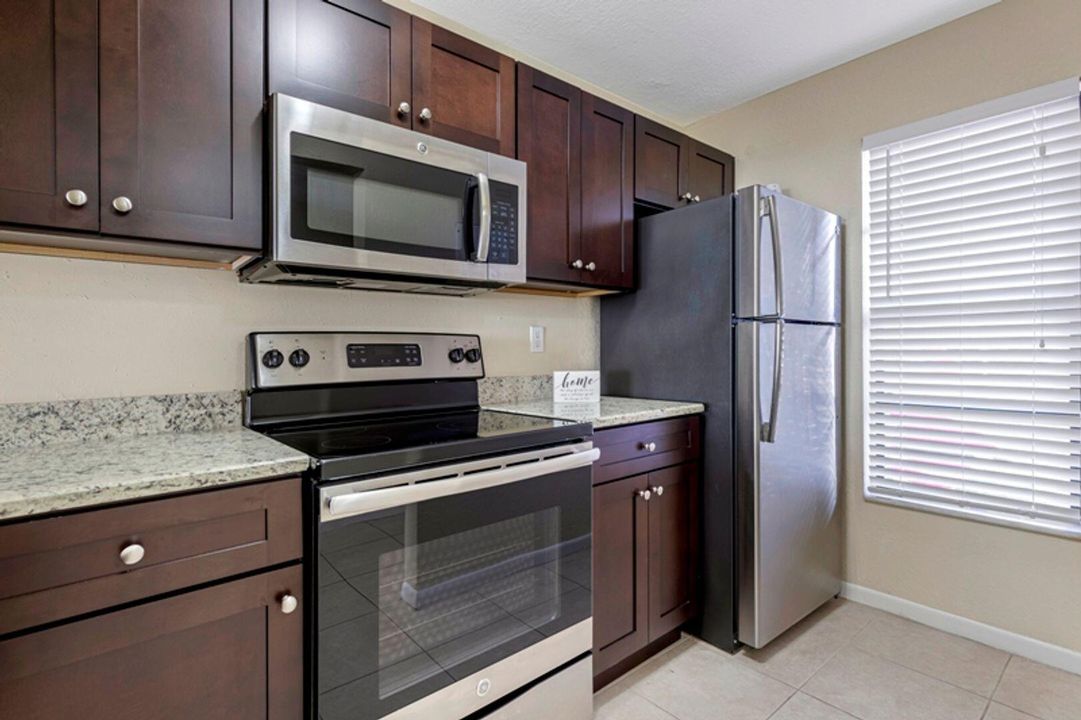 В аренду: $1,795 (2 спален, 1 ванн, 792 Квадратных фут)