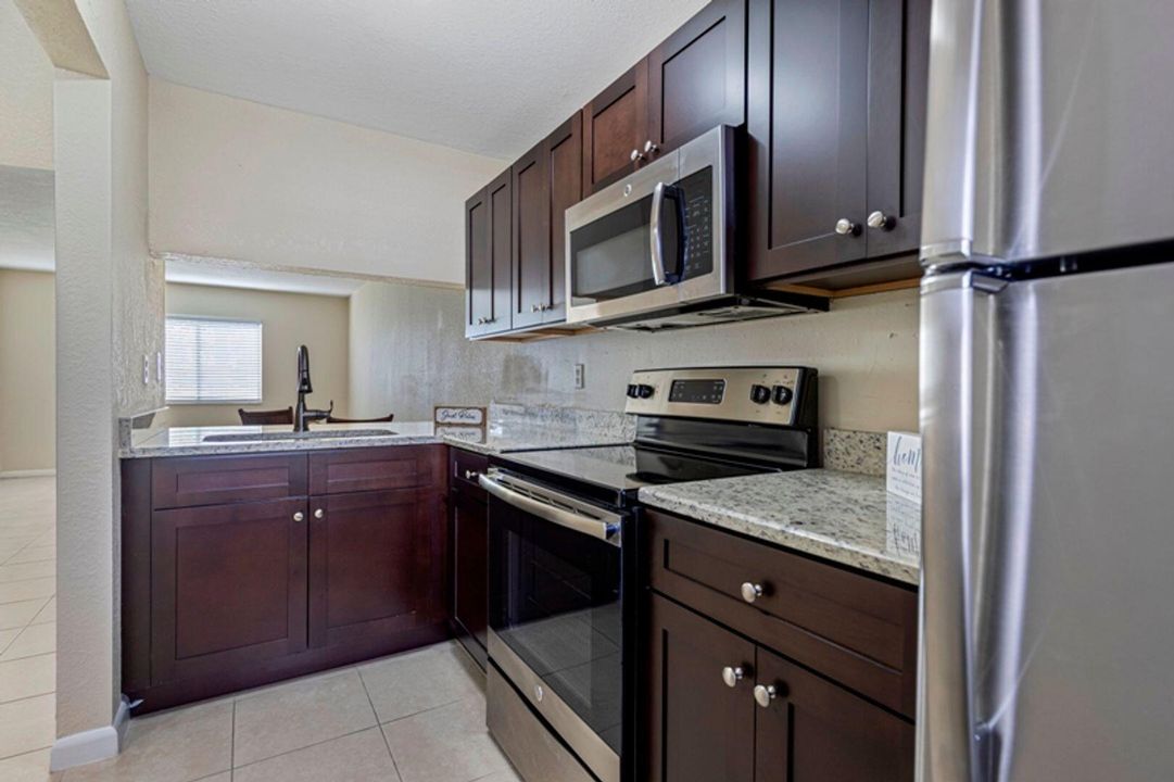 В аренду: $1,795 (2 спален, 1 ванн, 792 Квадратных фут)