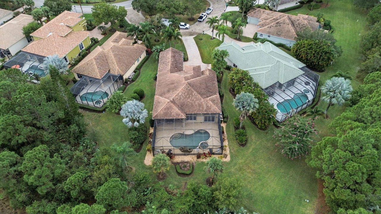 En Venta: $715,000 (3 camas, 3 baños, 2708 Pies cuadrados)