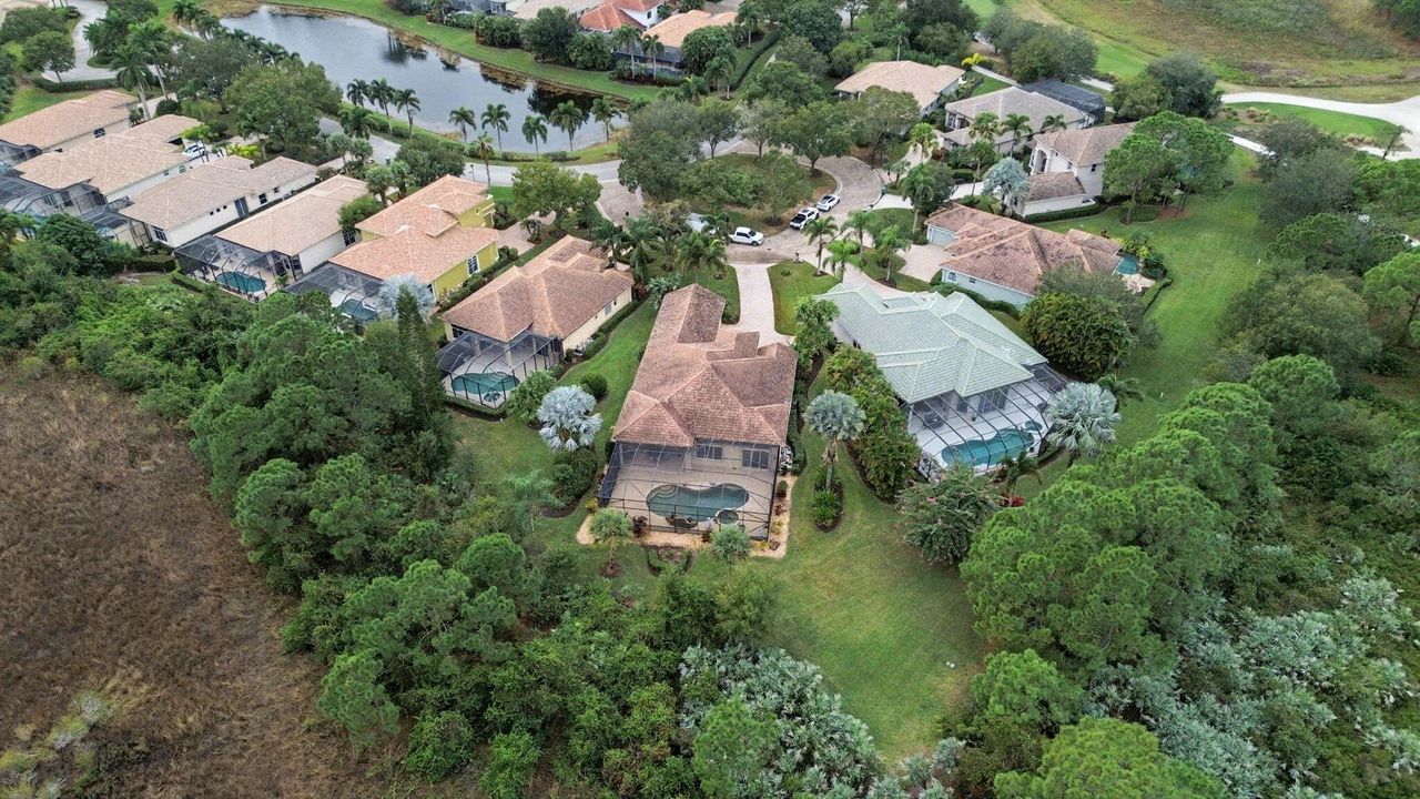 En Venta: $715,000 (3 camas, 3 baños, 2708 Pies cuadrados)