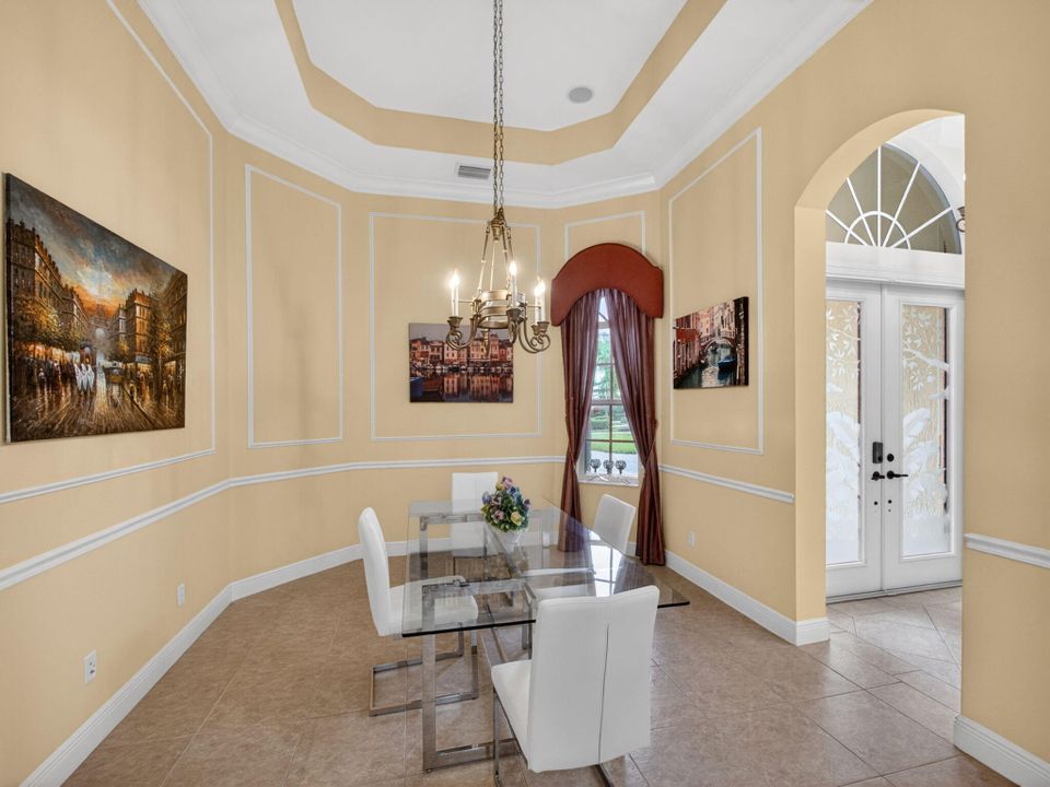 En Venta: $715,000 (3 camas, 3 baños, 2708 Pies cuadrados)