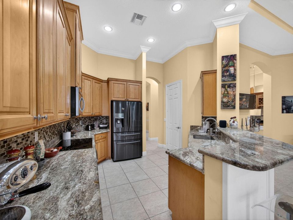 En Venta: $715,000 (3 camas, 3 baños, 2708 Pies cuadrados)