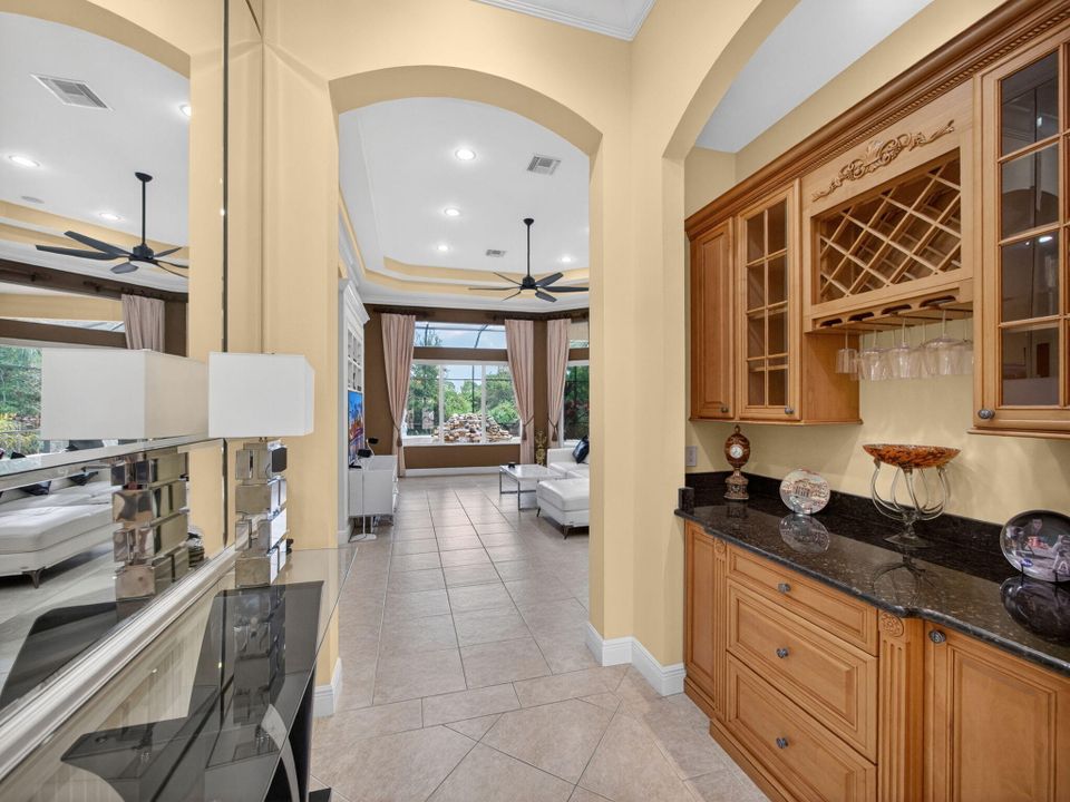 En Venta: $715,000 (3 camas, 3 baños, 2708 Pies cuadrados)