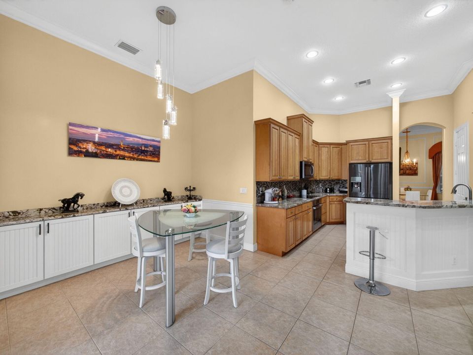 En Venta: $715,000 (3 camas, 3 baños, 2708 Pies cuadrados)