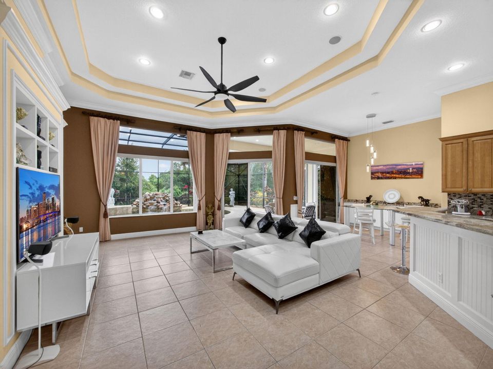 En Venta: $715,000 (3 camas, 3 baños, 2708 Pies cuadrados)