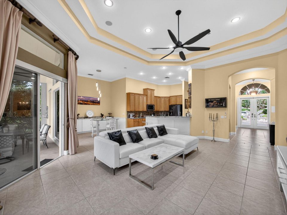 En Venta: $715,000 (3 camas, 3 baños, 2708 Pies cuadrados)