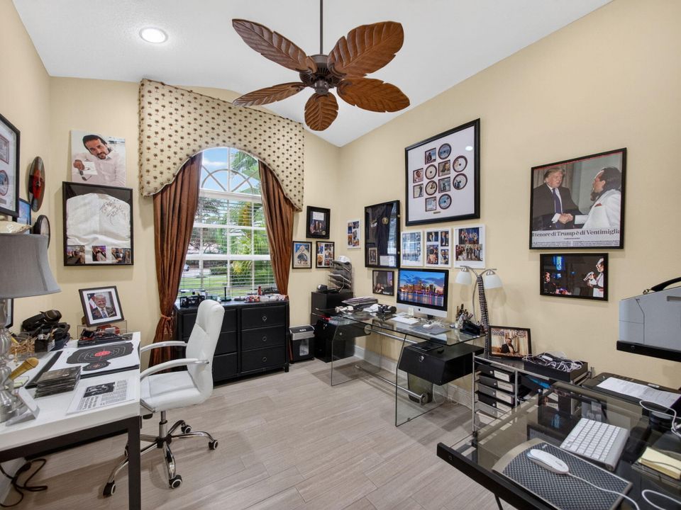 En Venta: $715,000 (3 camas, 3 baños, 2708 Pies cuadrados)