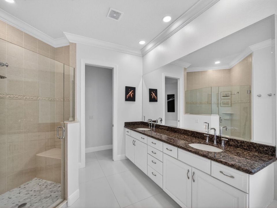 En Venta: $715,000 (3 camas, 3 baños, 2708 Pies cuadrados)