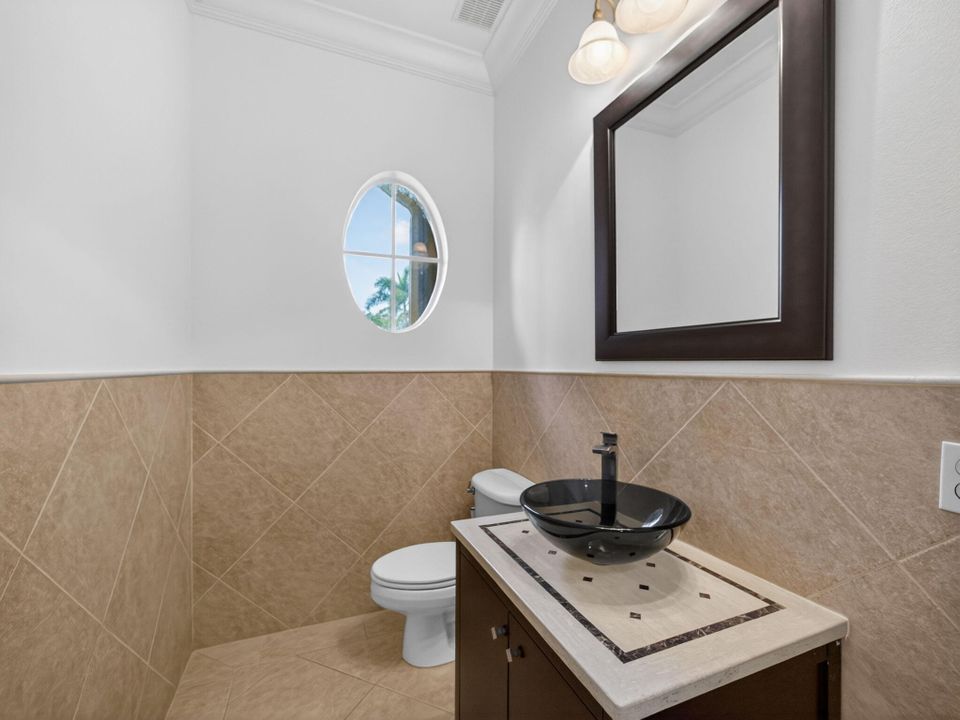 En Venta: $715,000 (3 camas, 3 baños, 2708 Pies cuadrados)