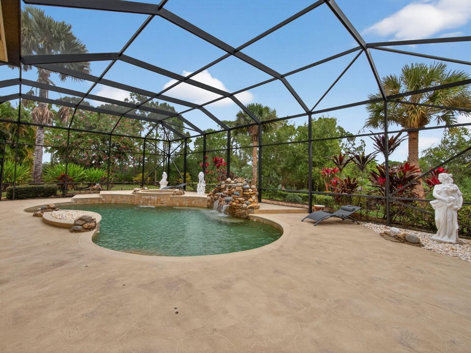 En Venta: $715,000 (3 camas, 3 baños, 2708 Pies cuadrados)