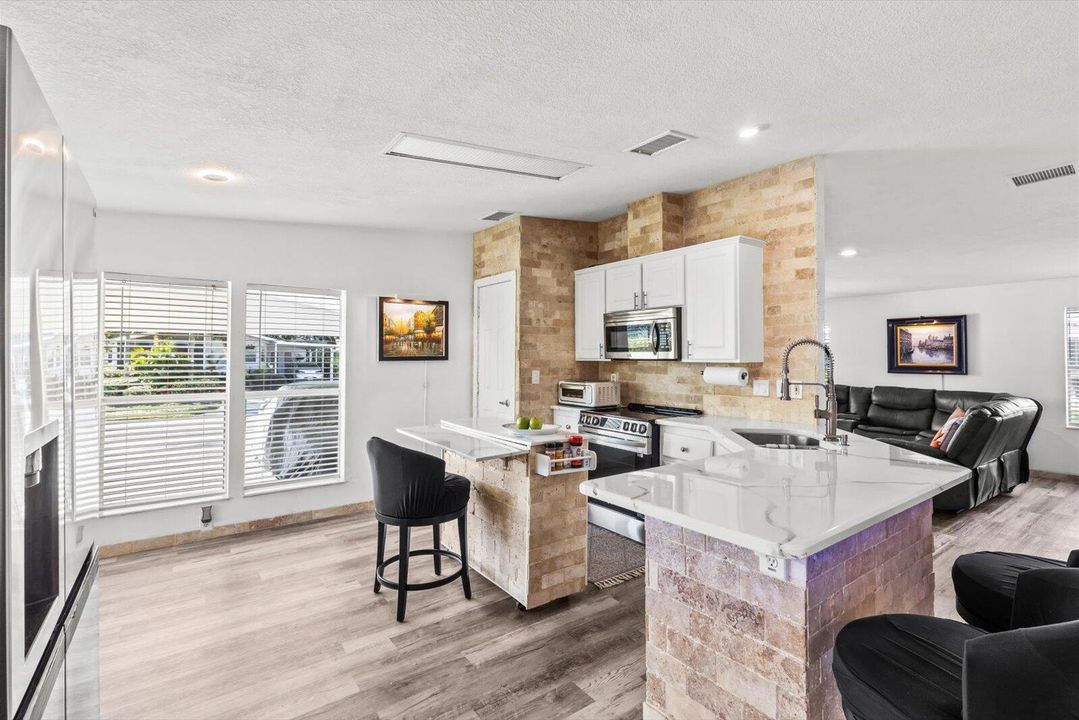 待售: $167,900 (2 贝兹, 2 浴室, 1484 平方英尺)