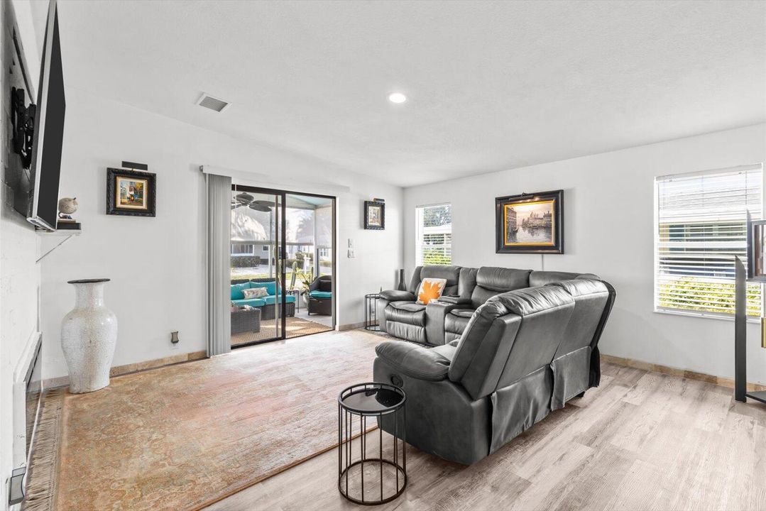 待售: $167,900 (2 贝兹, 2 浴室, 1484 平方英尺)