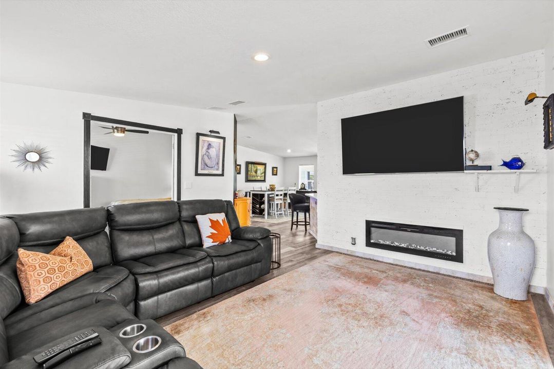 待售: $167,900 (2 贝兹, 2 浴室, 1484 平方英尺)