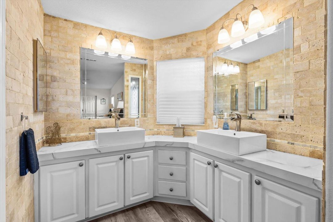 待售: $167,900 (2 贝兹, 2 浴室, 1484 平方英尺)