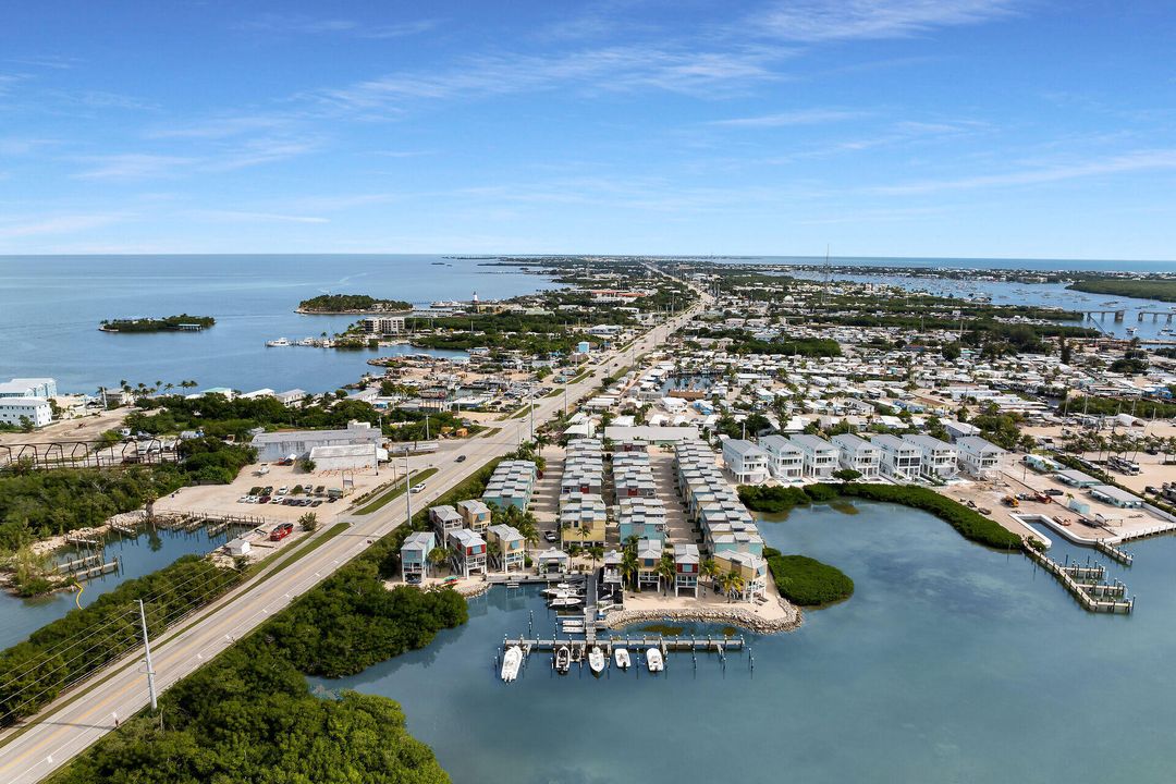 На продажу: $440,000 (2 спален, 2 ванн, 960 Квадратных фут)