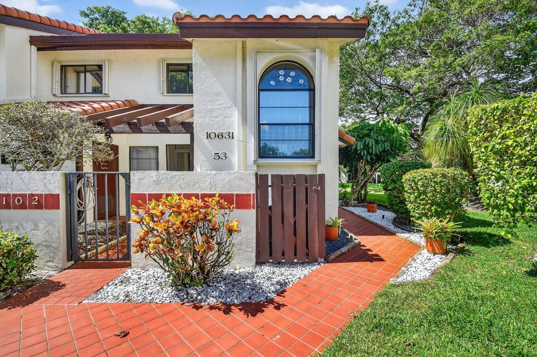 En Venta: $265,000 (2 camas, 2 baños, 1385 Pies cuadrados)