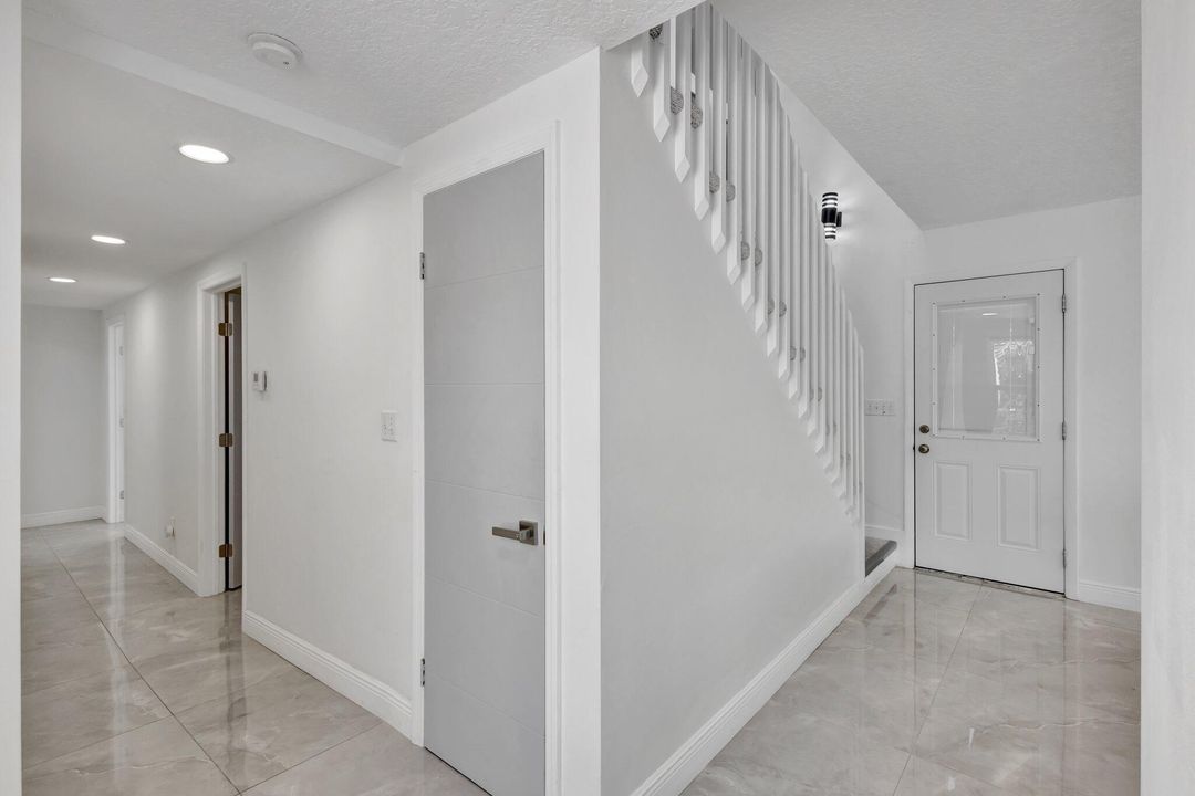 出租: $4,500 (3 贝兹, 2 浴室, 2572 平方英尺)