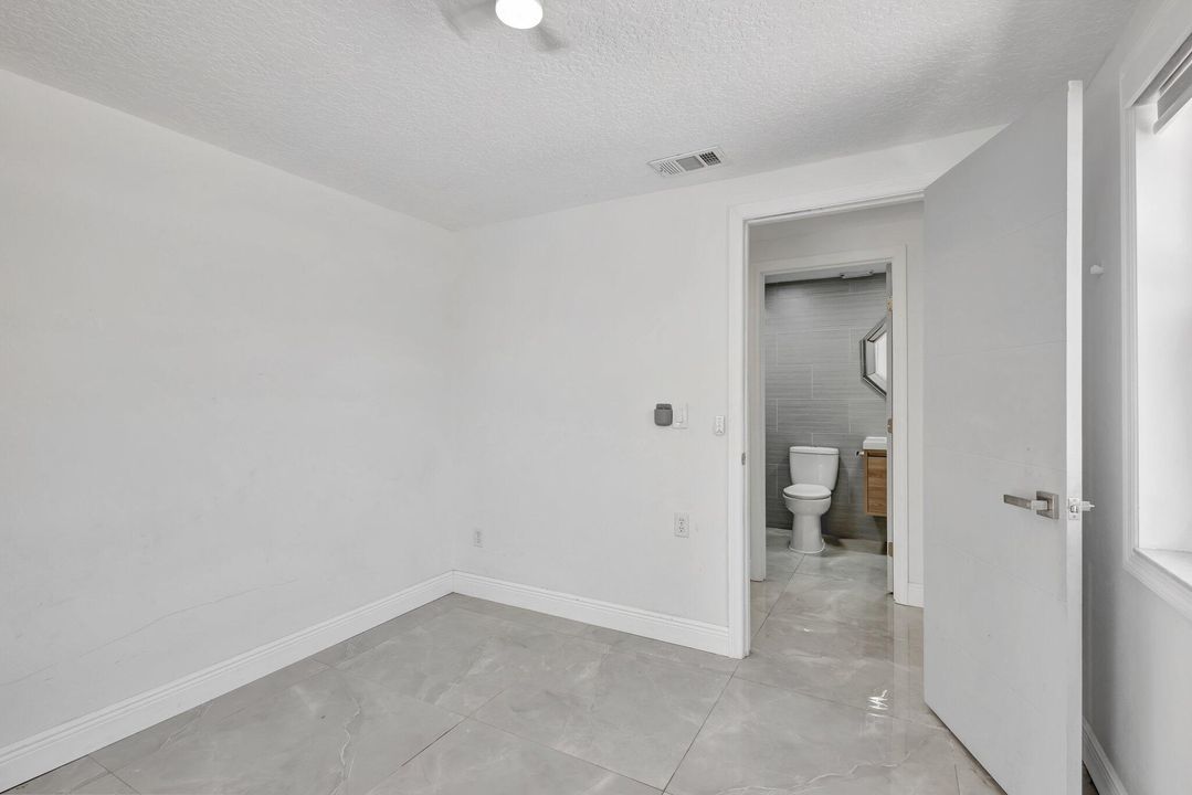 出租: $4,500 (3 贝兹, 2 浴室, 2572 平方英尺)