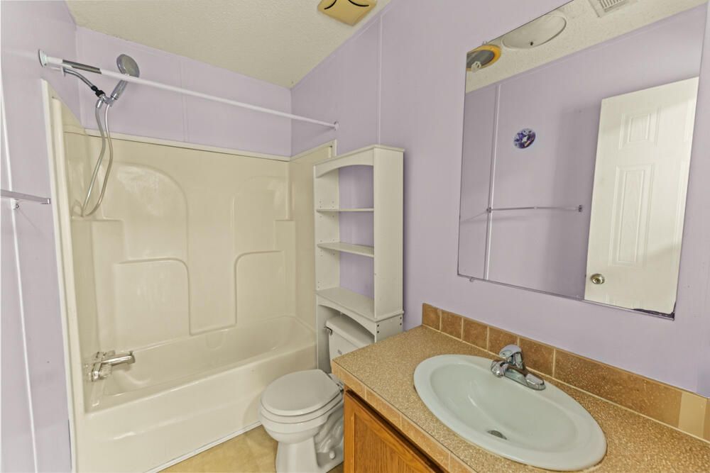 На продажу: $175,000 (3 спален, 2 ванн, 1920 Квадратных фут)