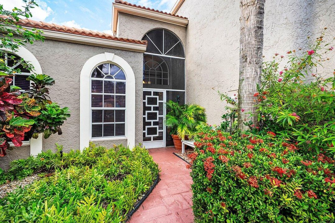 En Venta: $1,100,000 (3 camas, 2 baños, 2430 Pies cuadrados)