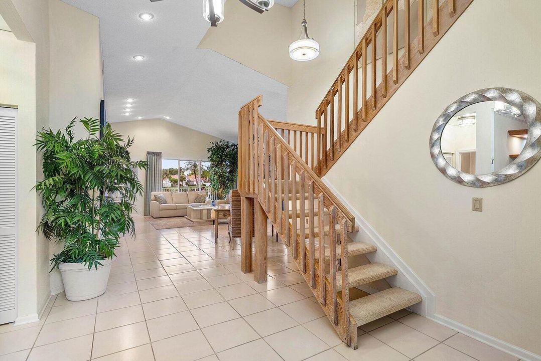 En Venta: $1,100,000 (3 camas, 2 baños, 2430 Pies cuadrados)