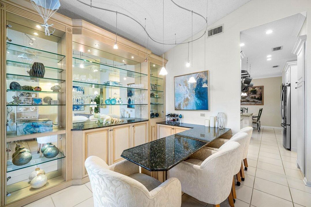 En Venta: $1,100,000 (3 camas, 2 baños, 2430 Pies cuadrados)