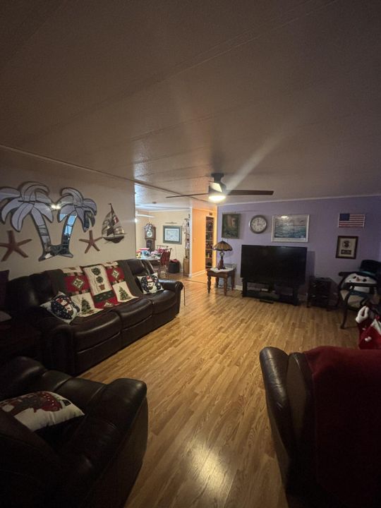 待售: $47,900 (2 贝兹, 2 浴室, 1564 平方英尺)